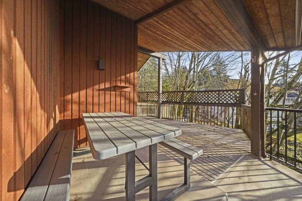 Five Bedroom Oasis with View of Abbotsford Valley