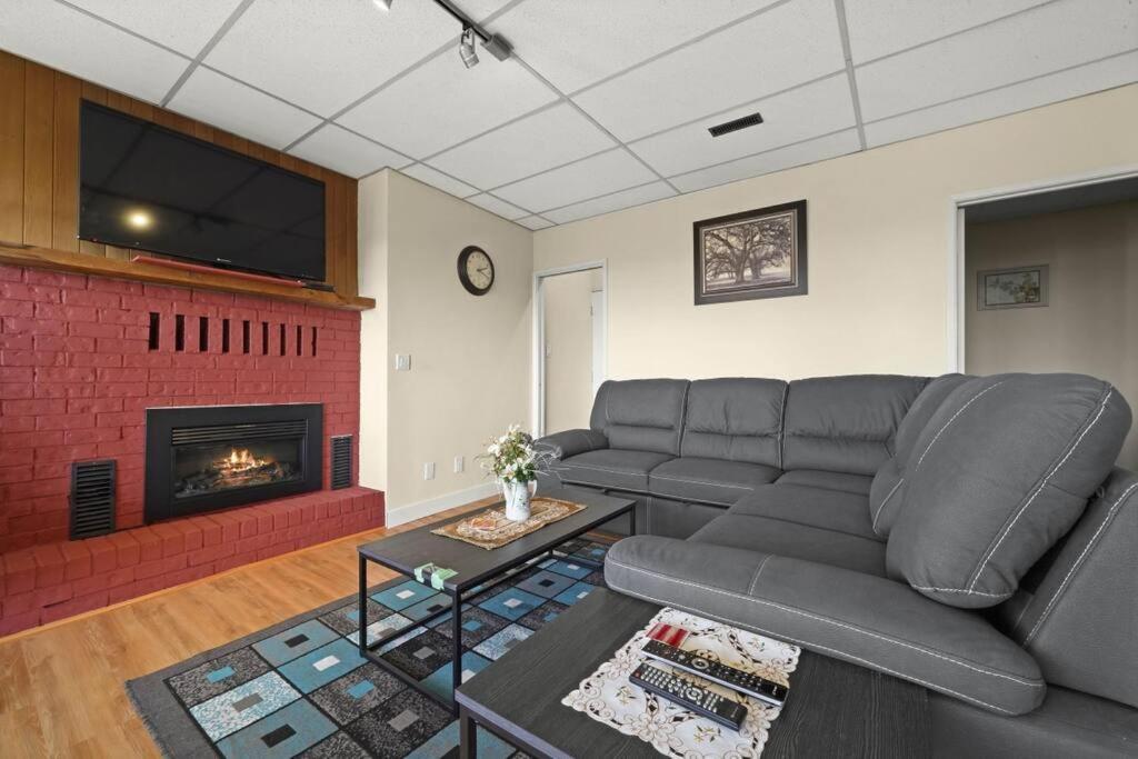 Five Bedroom Oasis with View of Abbotsford Valley