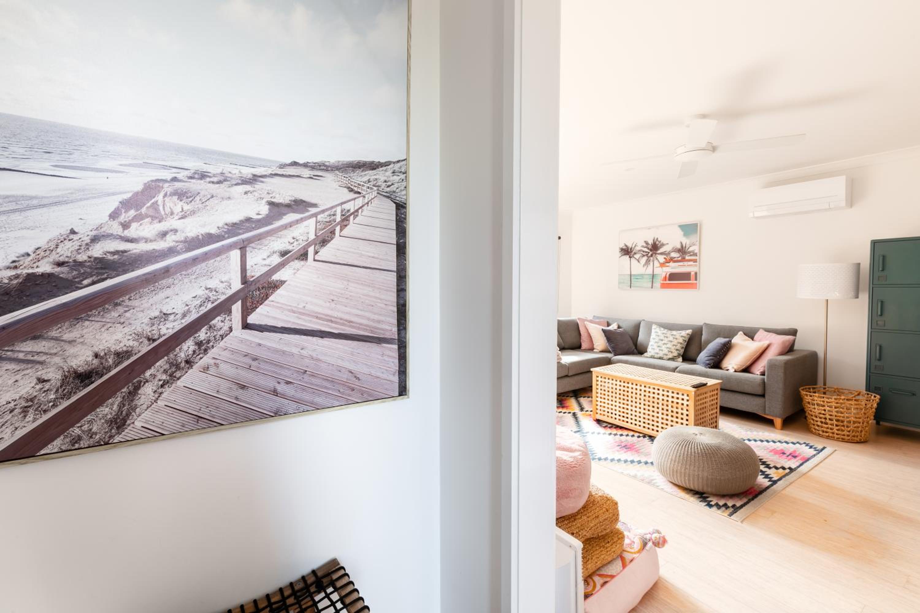 Stylish Beach House Retreat - Close to River & Shops