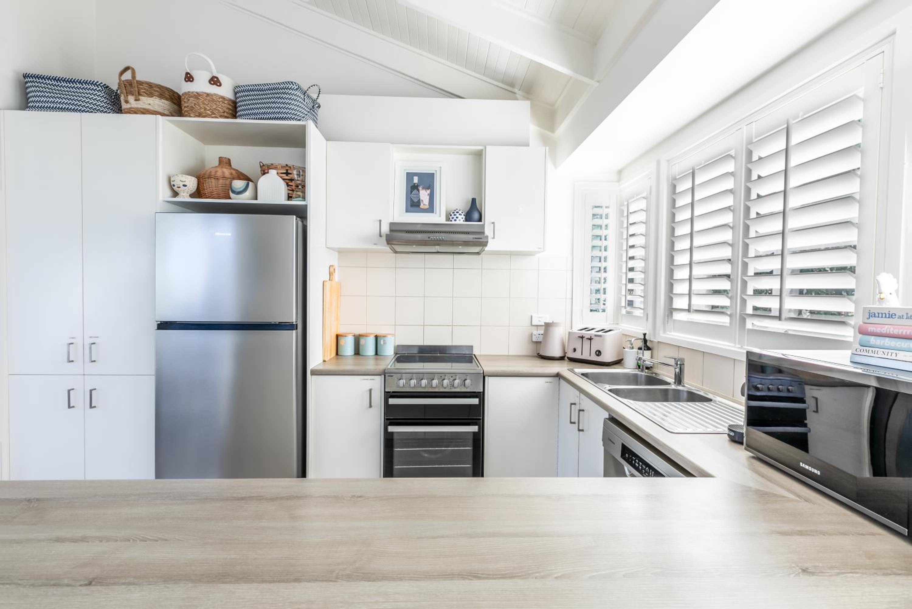 Stylish Beach House Retreat - Close to River & Shops