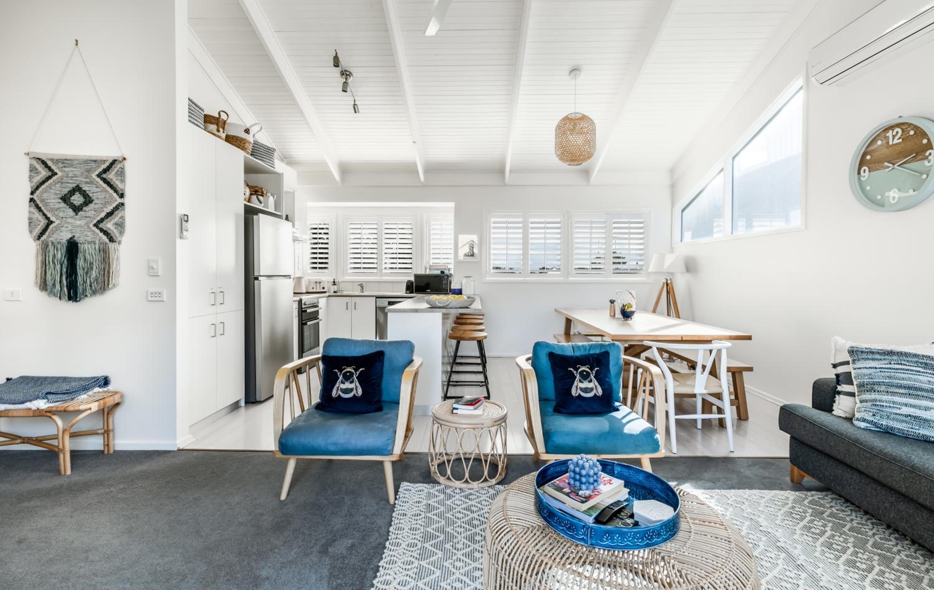 Stylish Beach House Retreat - Close to River & Shops