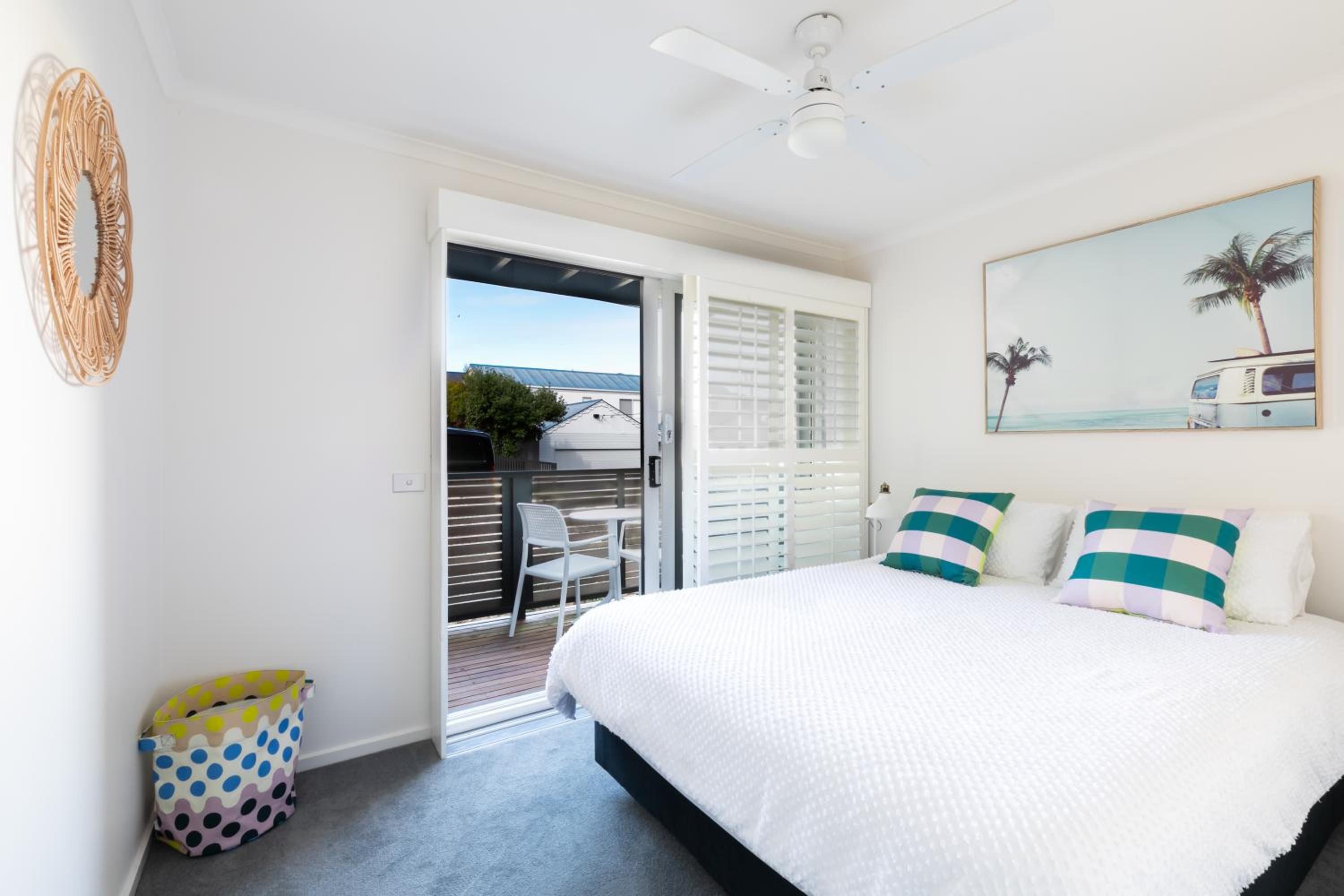 Stylish Beach House Retreat - Close to River & Shops