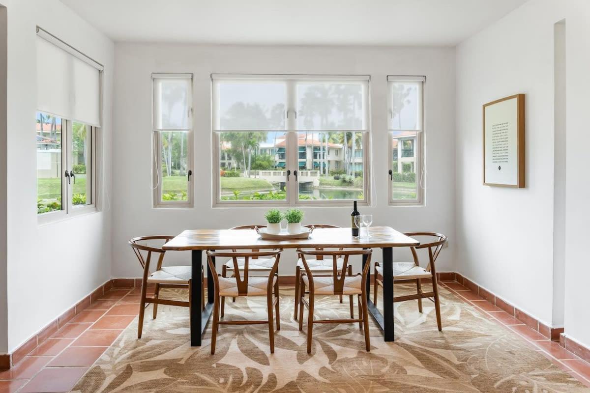 Upscale villa in gated community beach access Yari view 3