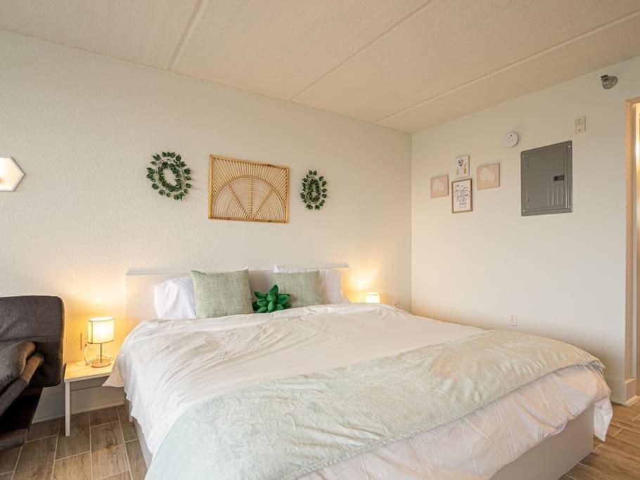 Modern Orlando 1BR Home & minutes to Disney view 5