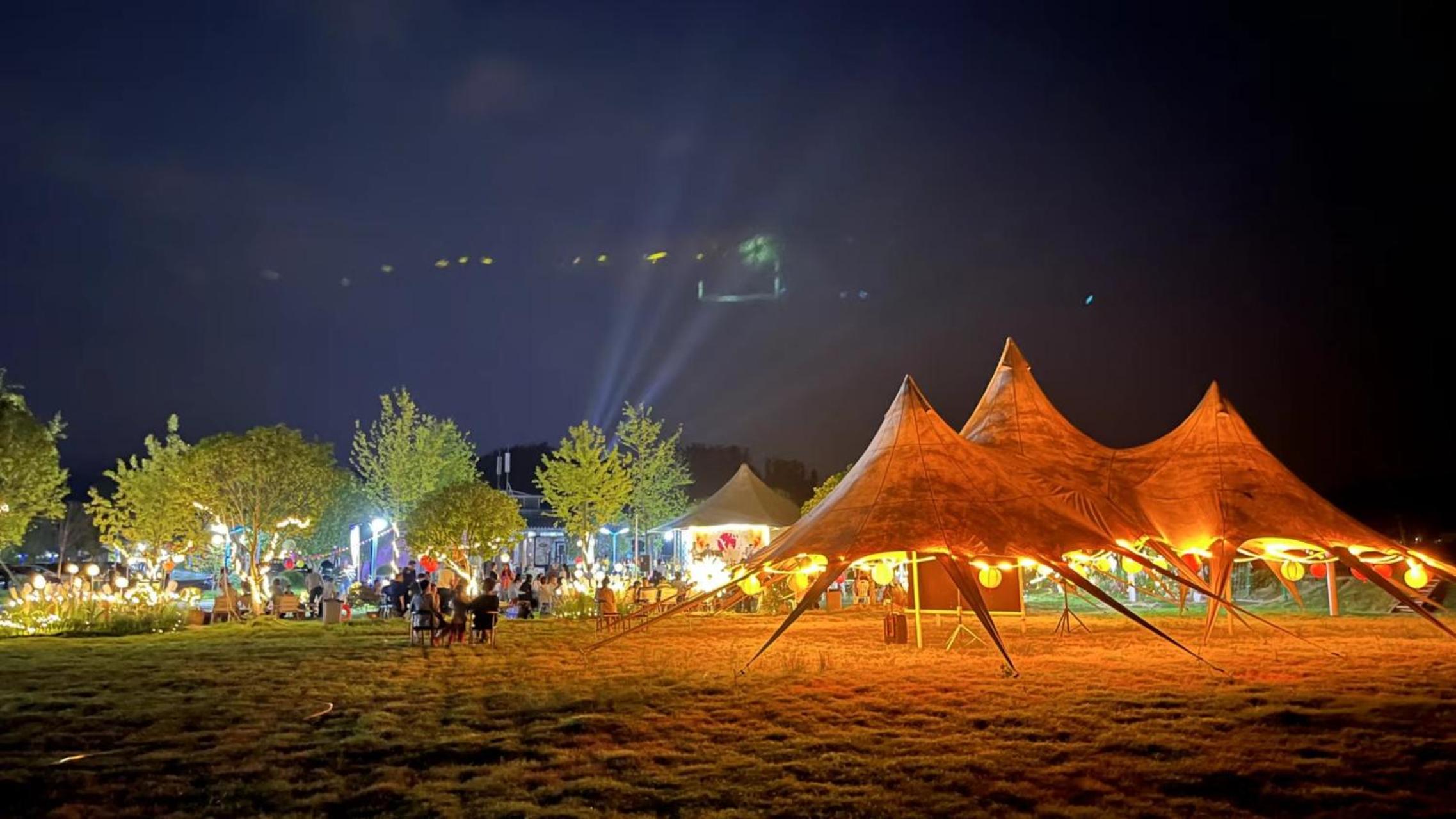 Zhangjiajie Cliff Flower RV Tent Hotel