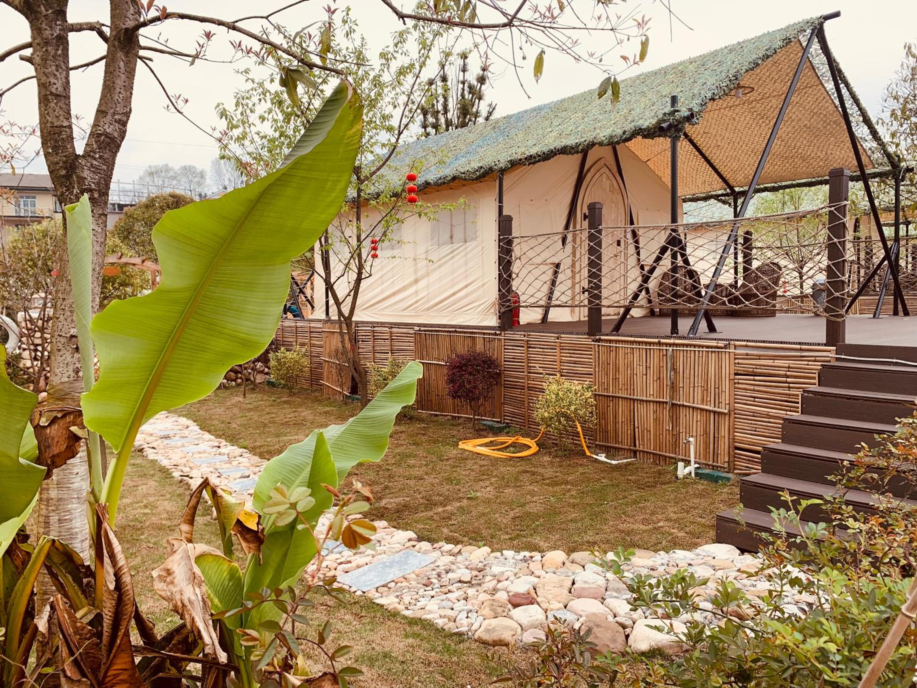 Zhangjiajie Cliff Flower RV Tent Hotel