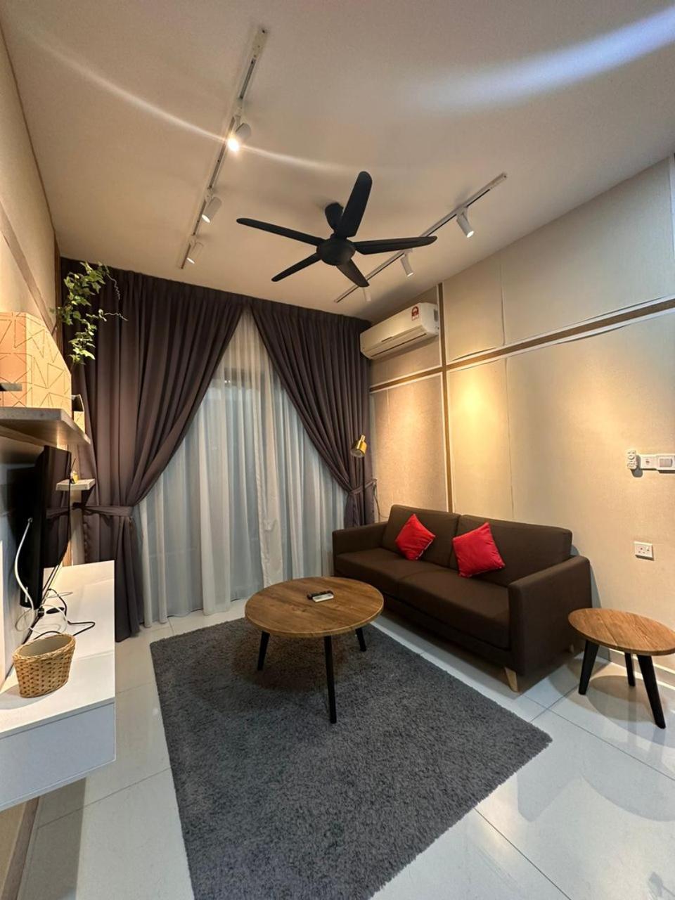 Homestay Ayuzizan CountryGarden Dangabay JB