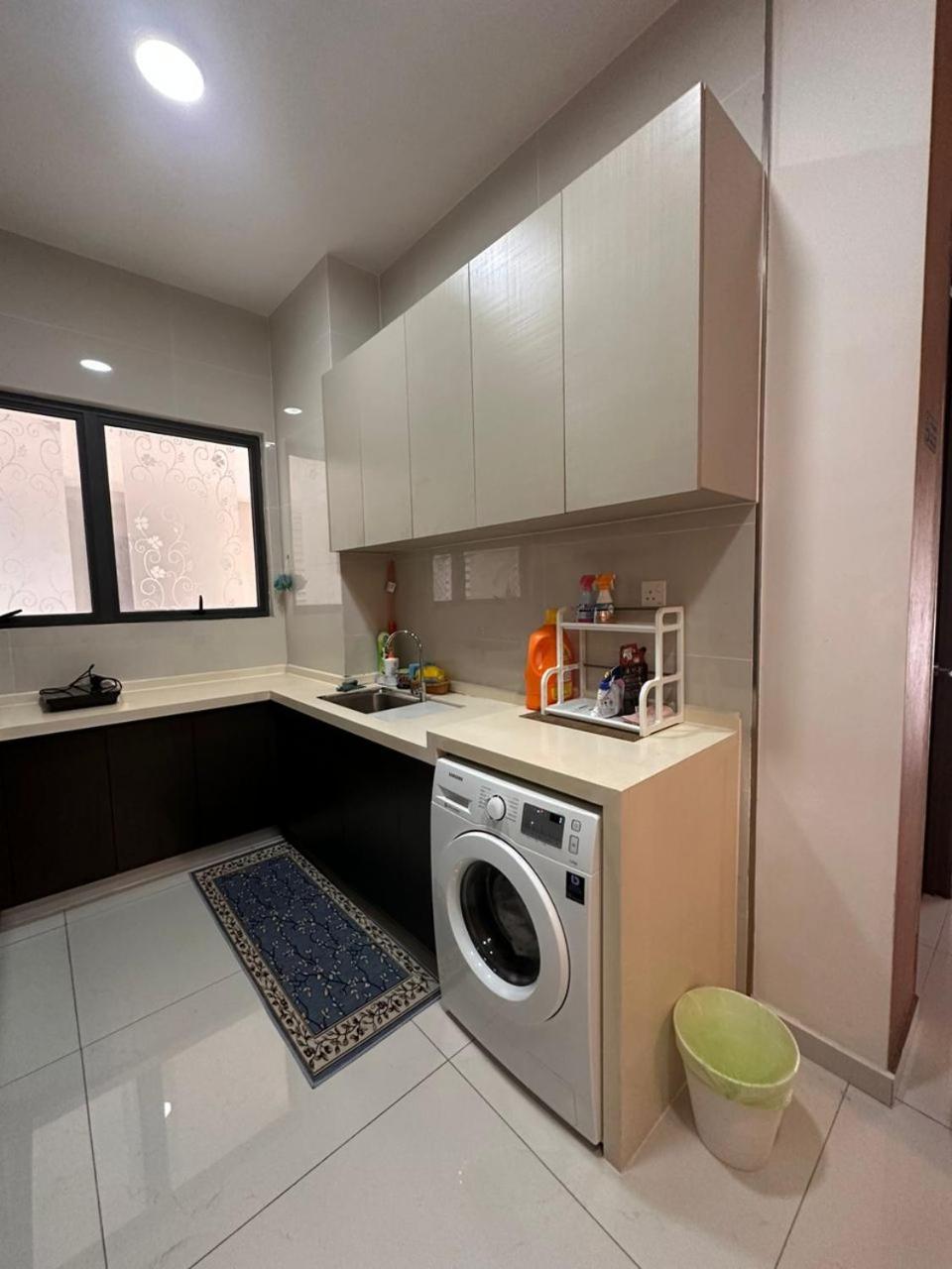 Homestay Ayuzizan CountryGarden Dangabay JB