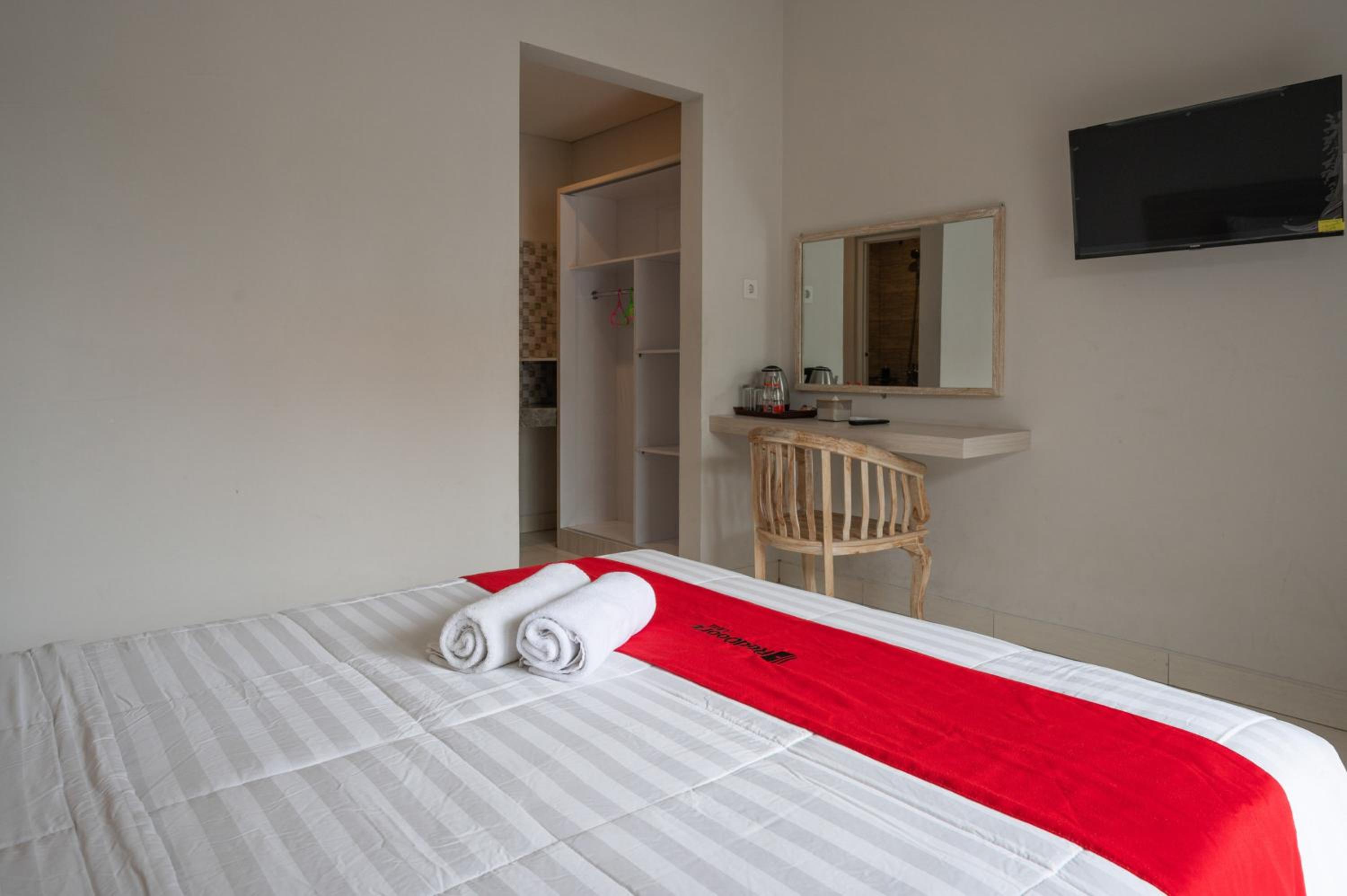 RedDoorz Plus at Yasa's Living Denpasar