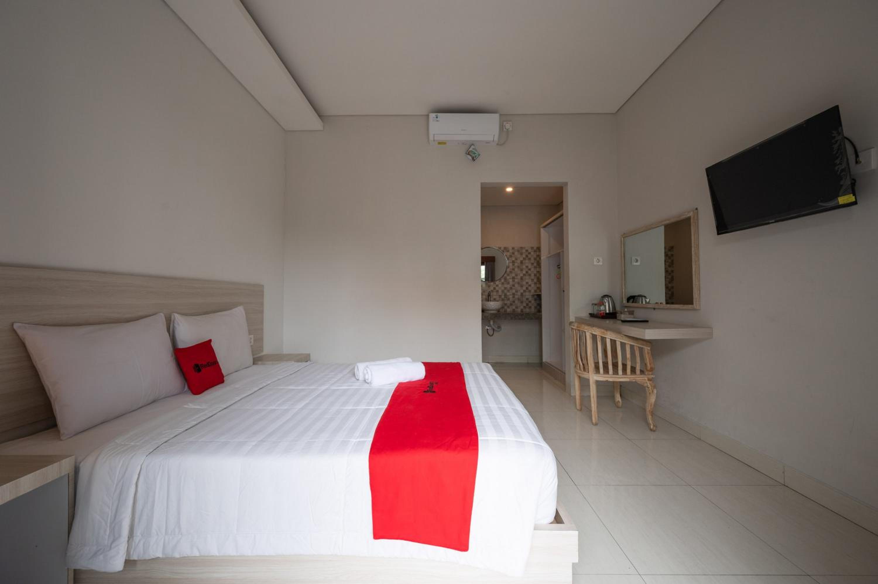 RedDoorz Plus at Yasa's Living Denpasar