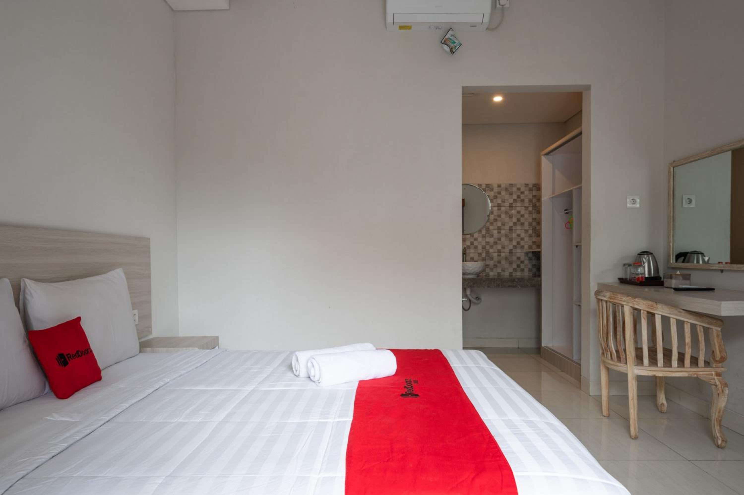 RedDoorz Plus at Yasa's Living Denpasar