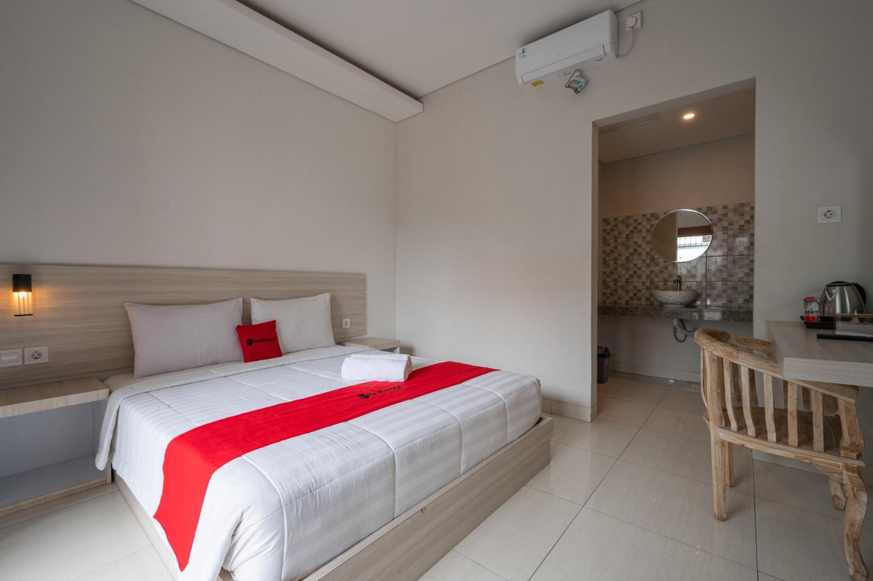 RedDoorz Plus at Yasa's Living Denpasar