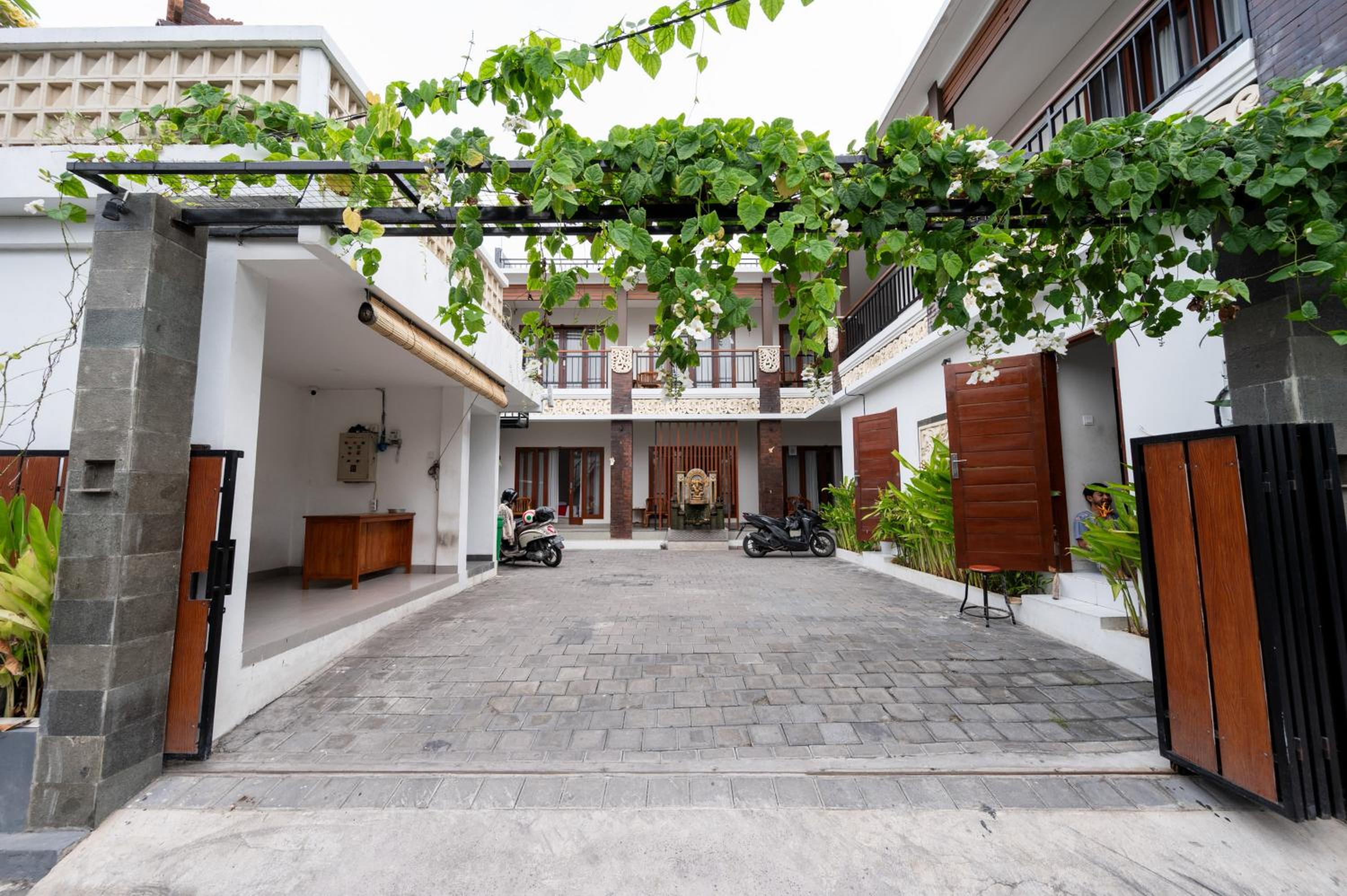 RedDoorz Plus at Yasa's Living Denpasar