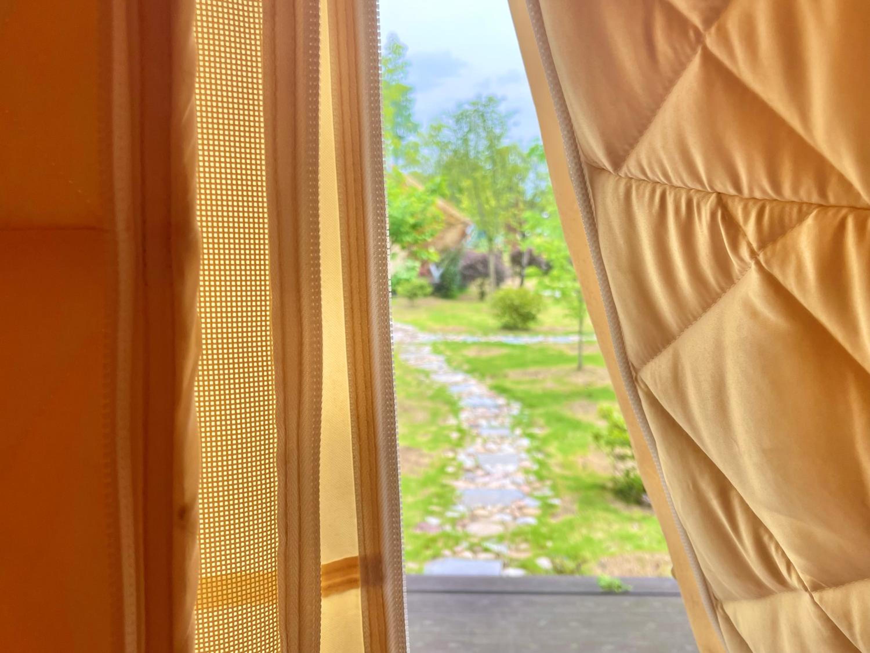 Zhangjiajie Cliff Flower RV Tent Hotel