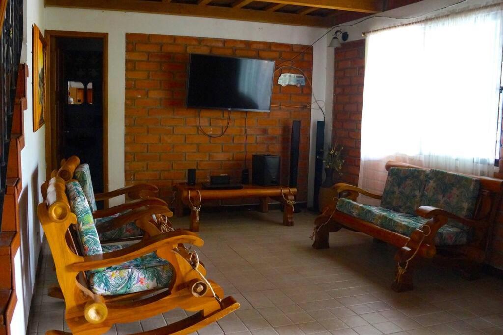 Villa Cantaleta a 3 Cuadras del Parque