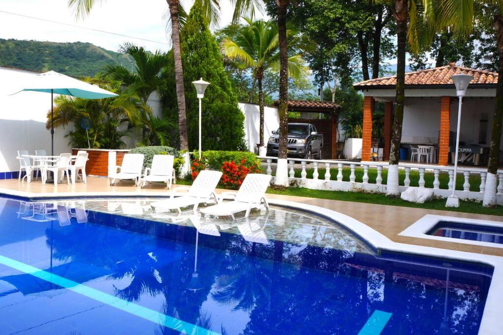 Villa Cantaleta a 3 Cuadras del Parque
