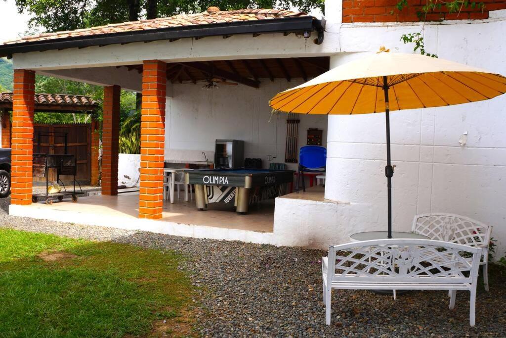 Villa Cantaleta a 3 Cuadras del Parque