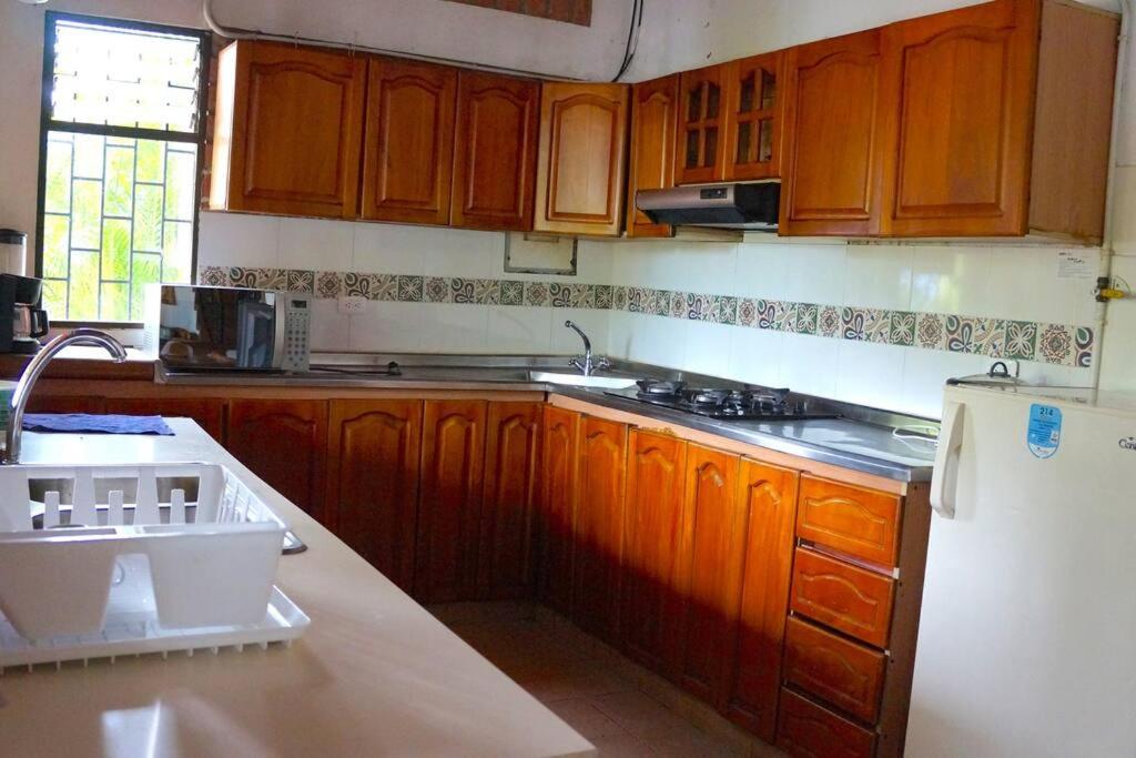 Villa Cantaleta a 3 Cuadras del Parque