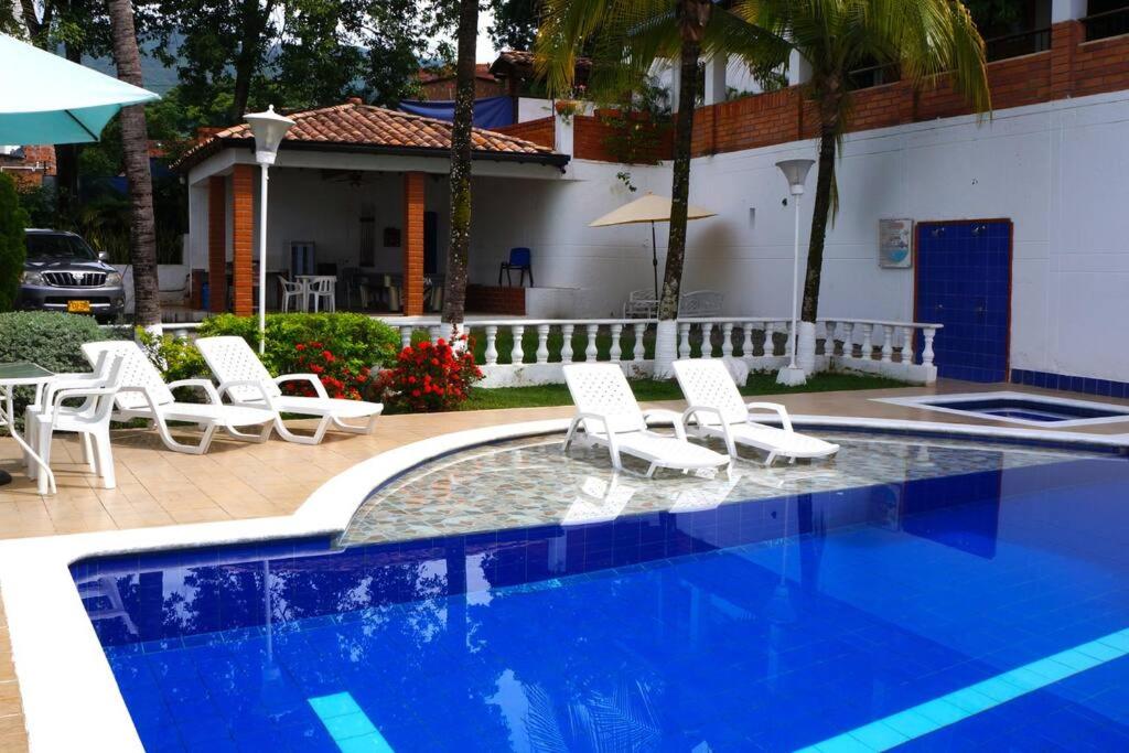 Villa Cantaleta a 3 Cuadras del Parque