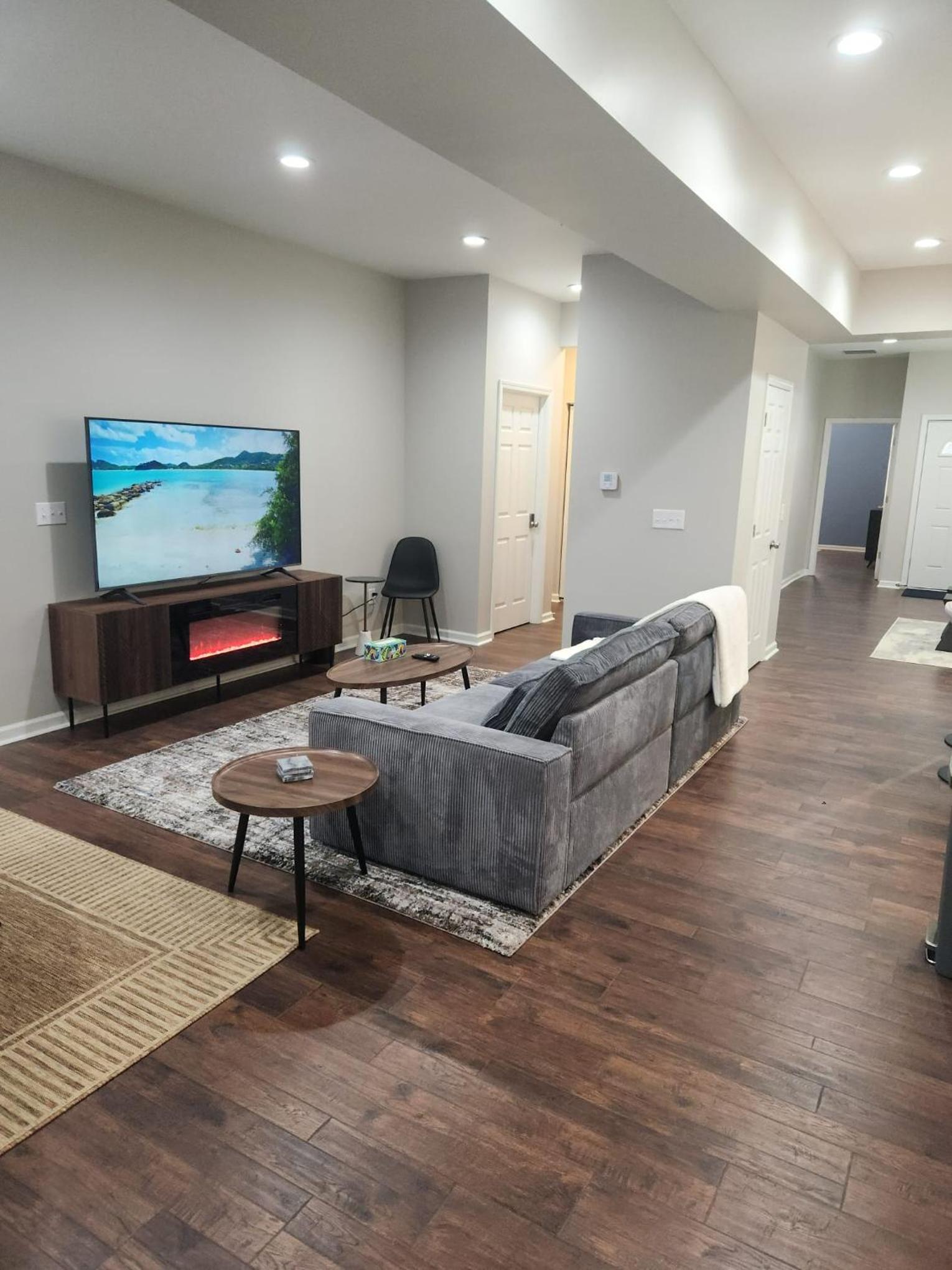 3 Cozy Bedrooms Near Lucas Oil Stadium view 2