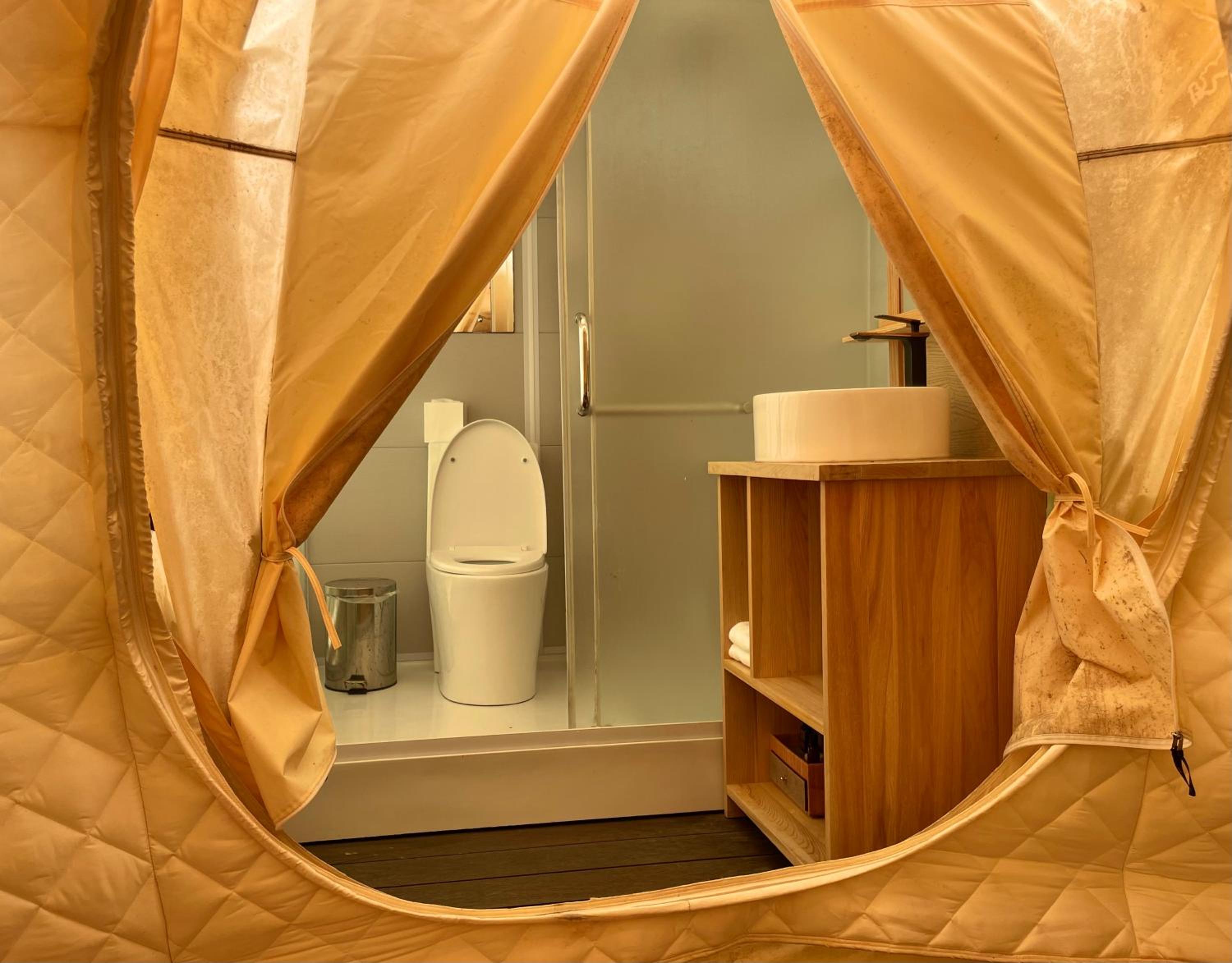 Zhangjiajie Cliff Flower RV Tent Hotel