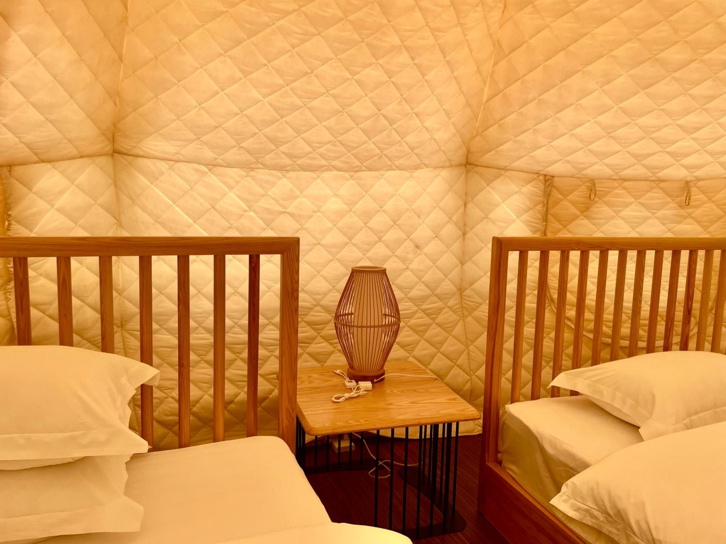 Zhangjiajie Cliff Flower RV Tent Hotel