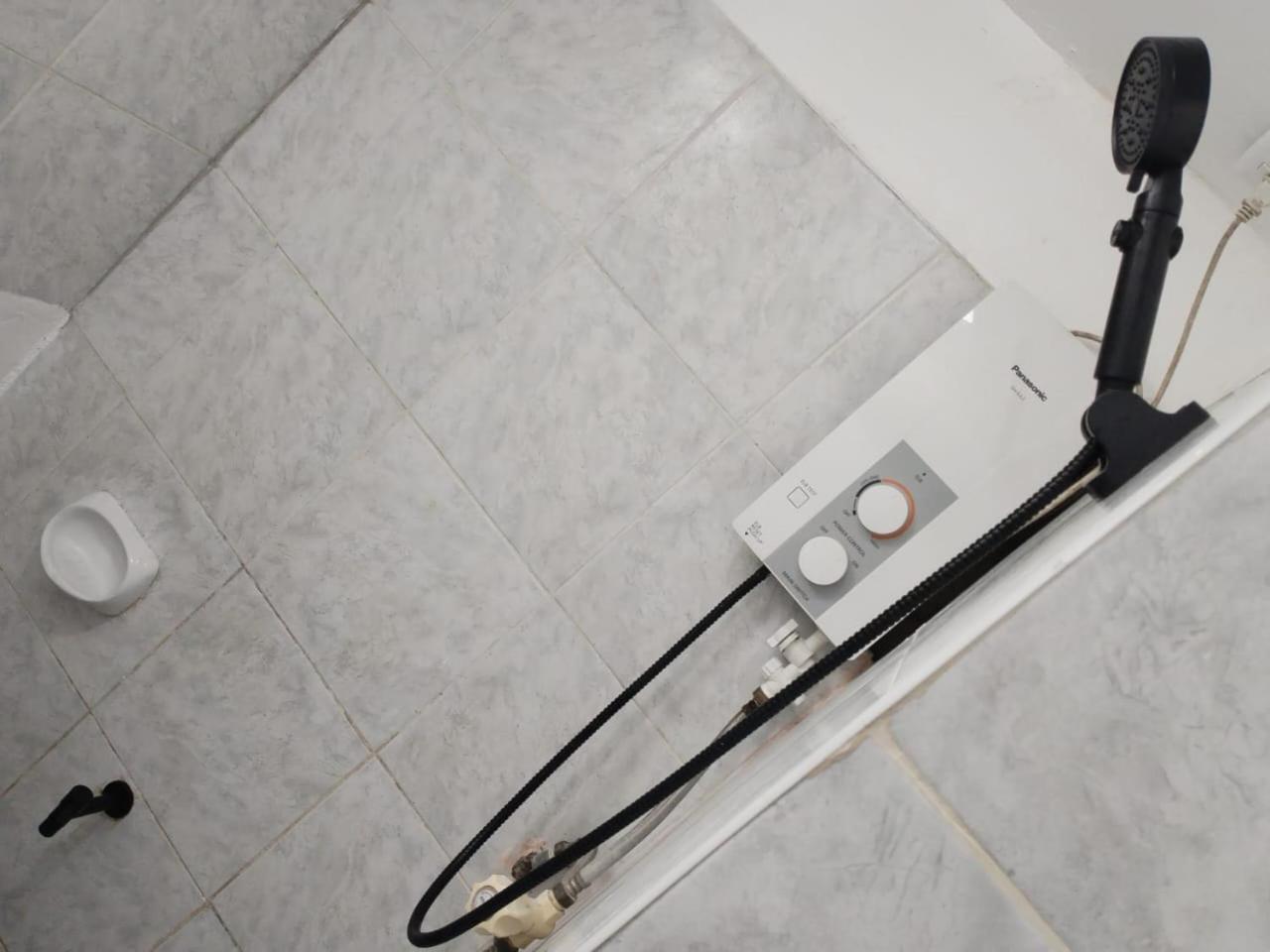 A humble studio flat, downtown El Nido view 2