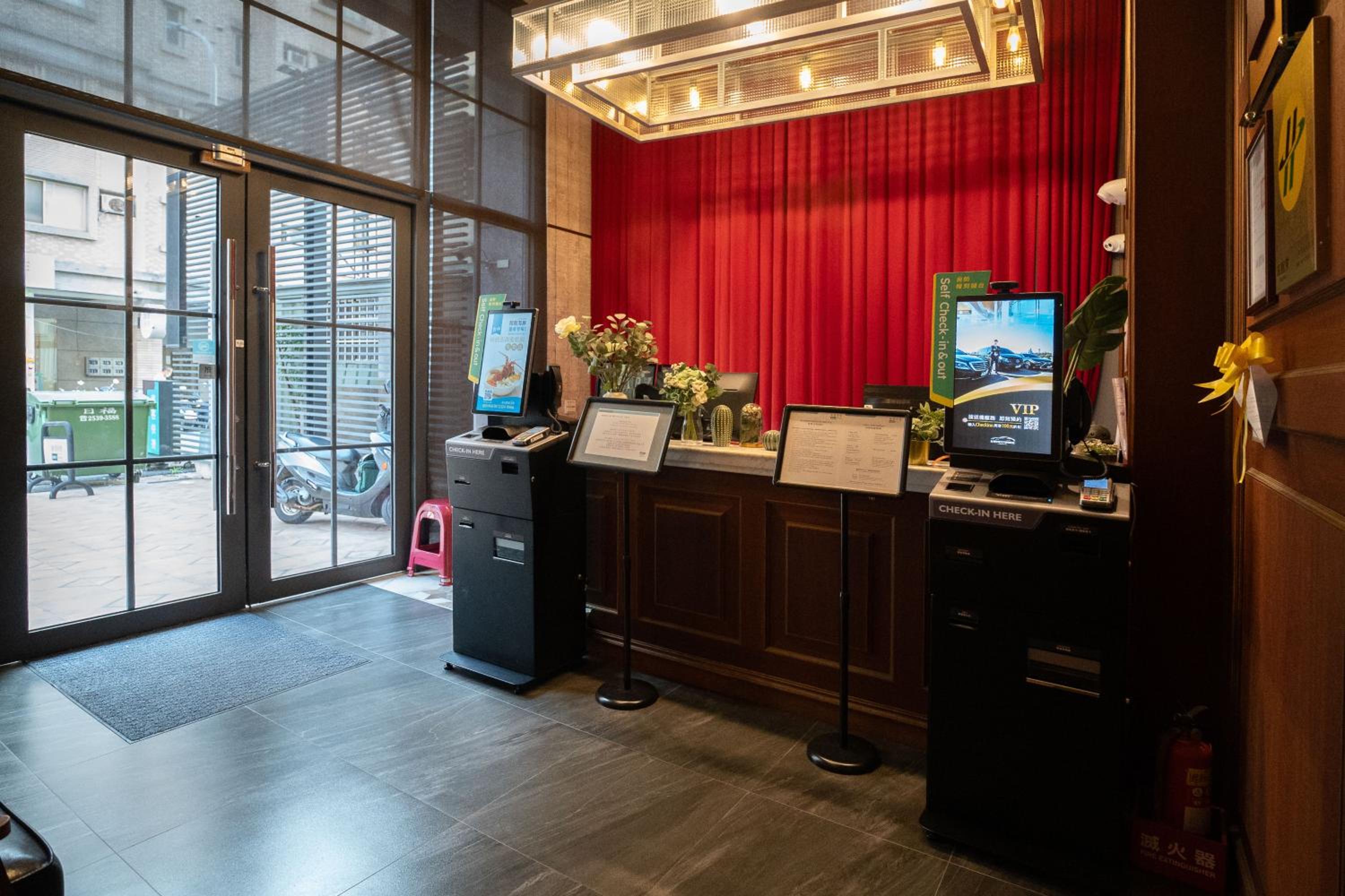 CHECK inn Express Taichung Yizhong