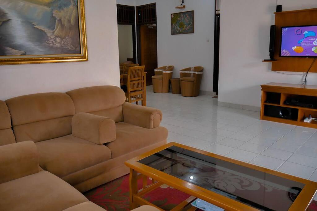 Puncak Villa Lotus D33 view 2
