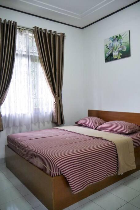 Puncak Villa Lotus D33 view 4
