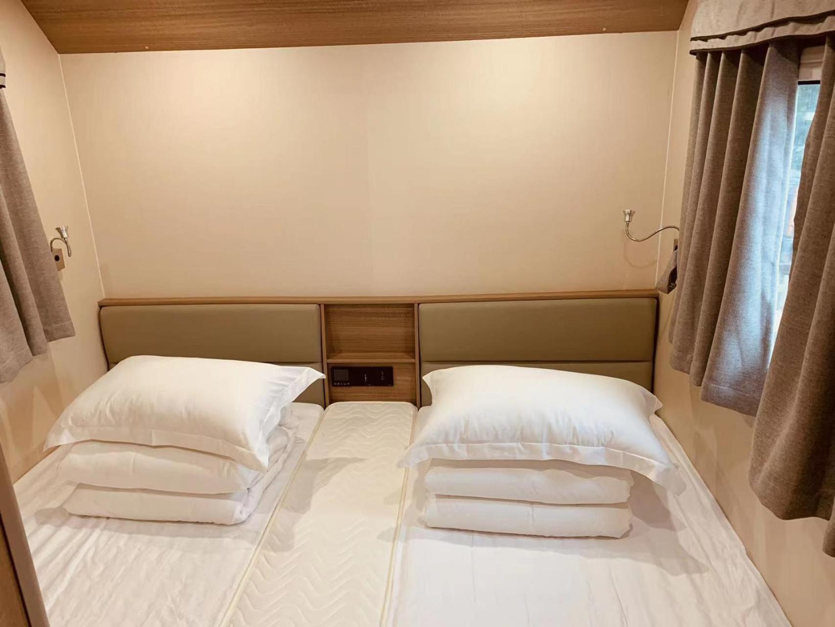 Zhangjiajie Cliff Flower RV Tent Hotel