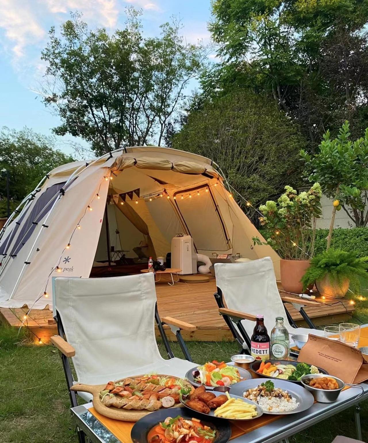 Zhangjiajie Cliff Flower RV Tent Hotel