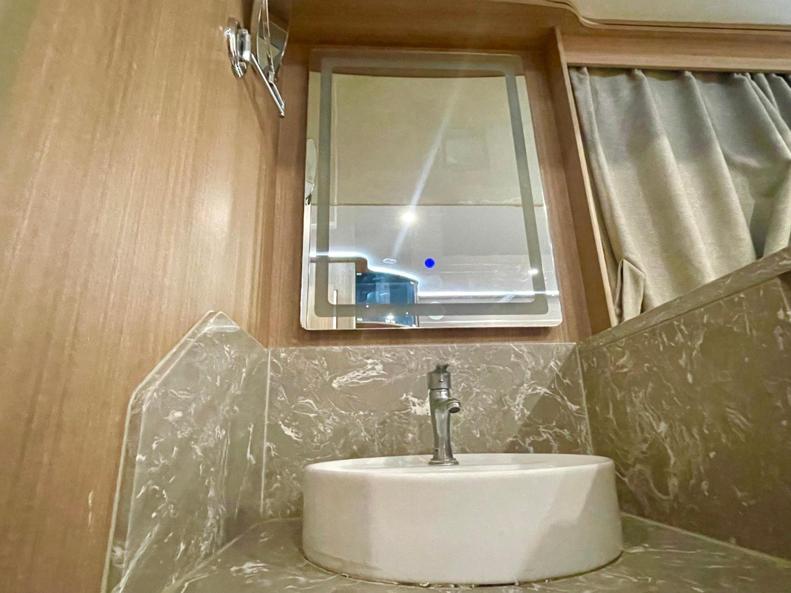 Zhangjiajie Cliff Flower RV Tent Hotel