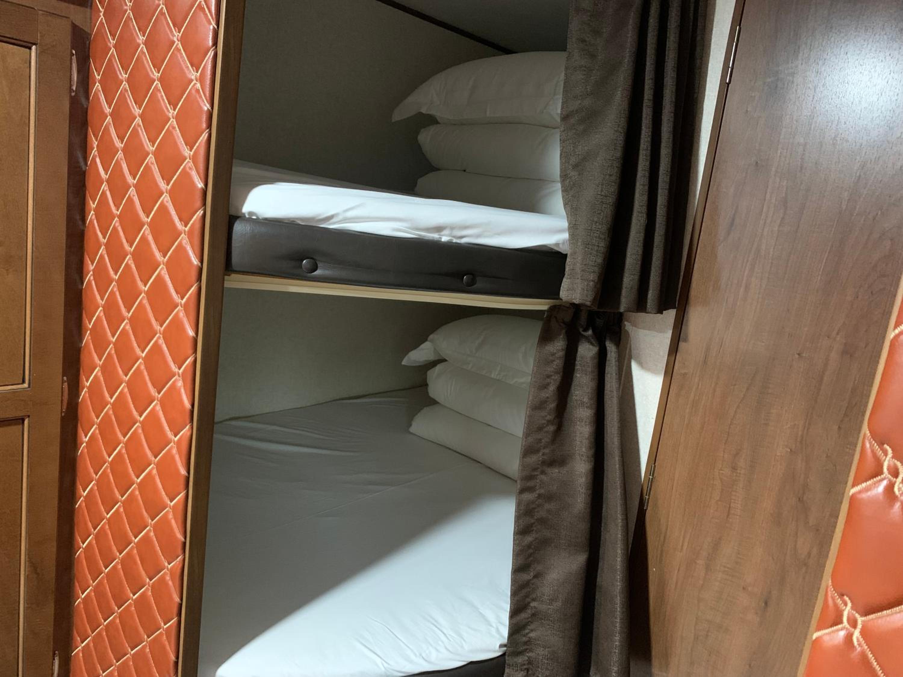 Zhangjiajie Cliff Flower RV Tent Hotel