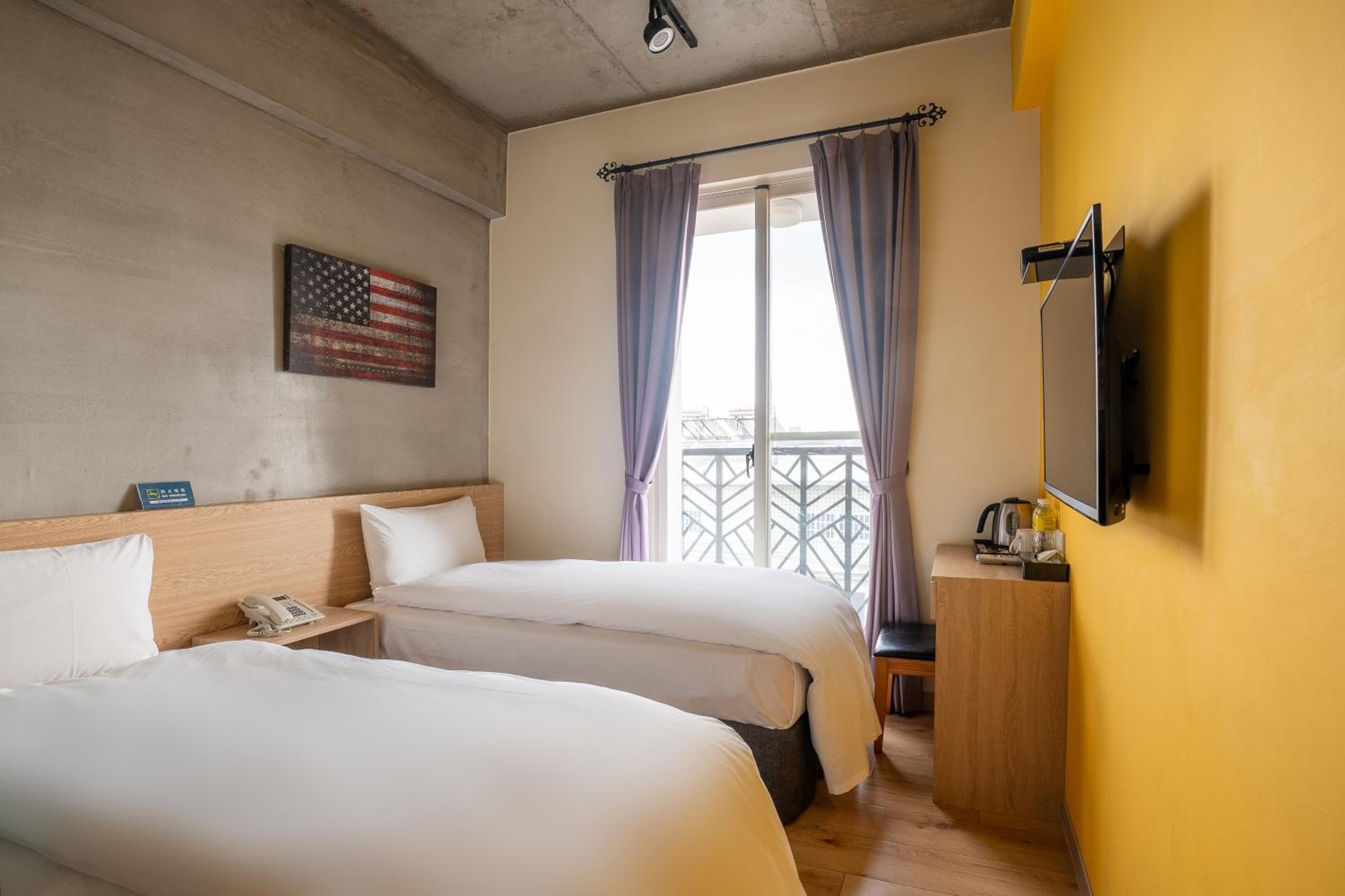 CHECK inn Express Taichung Yizhong