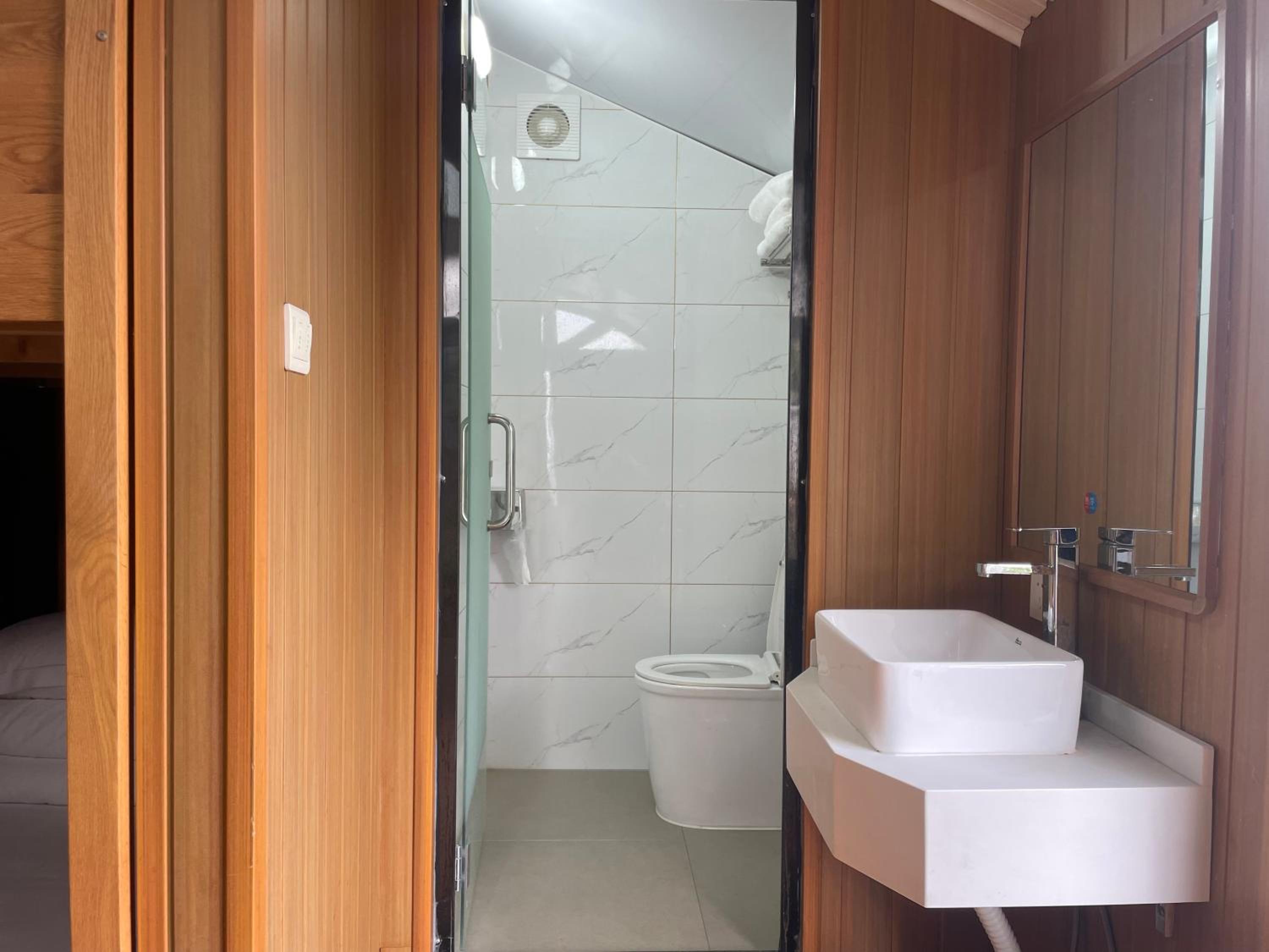Zhangjiajie Cliff Flower RV Tent Hotel