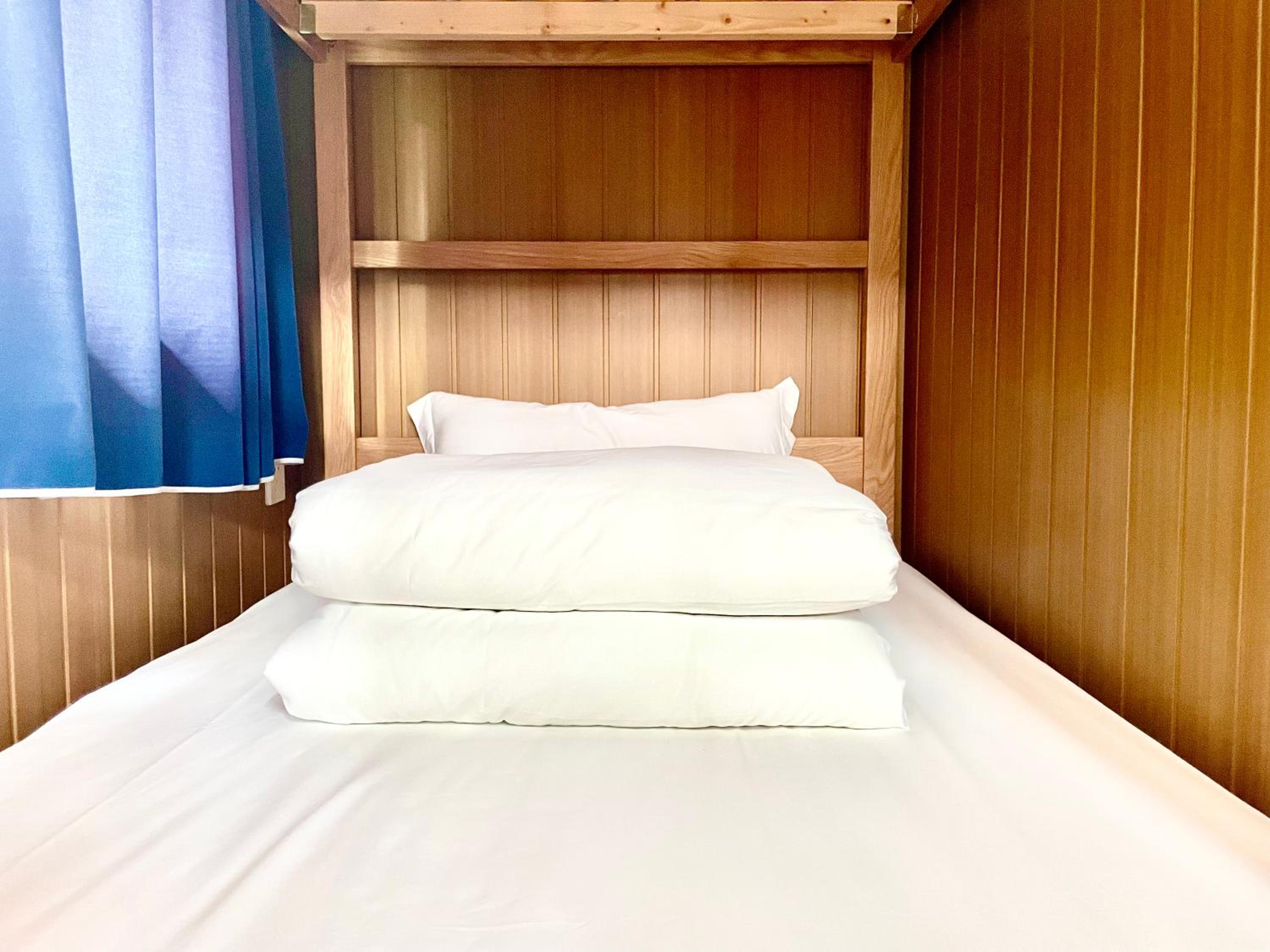 Zhangjiajie Cliff Flower RV Tent Hotel