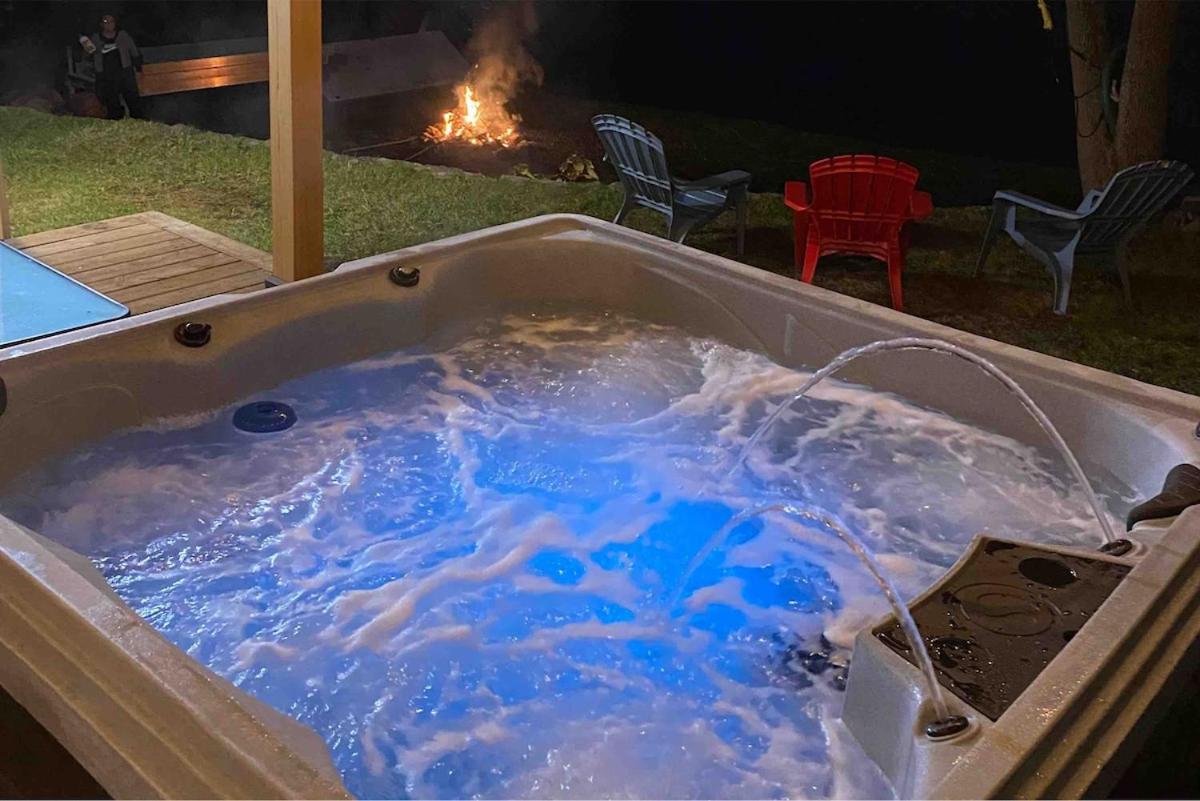 Muskoka Waterfront Cottage - Moon River with HOT TUB