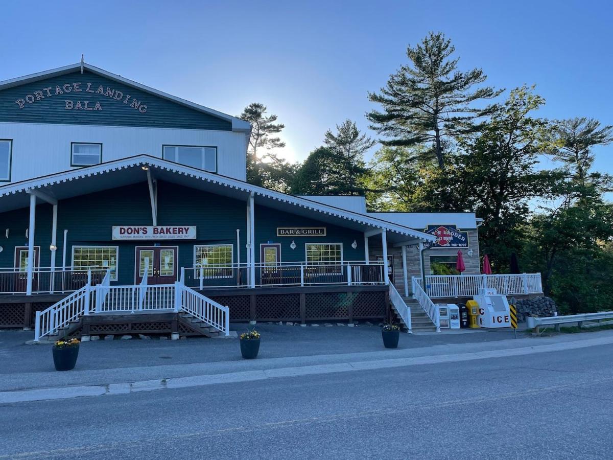Muskoka Waterfront Cottage - Moon River with HOT TUB