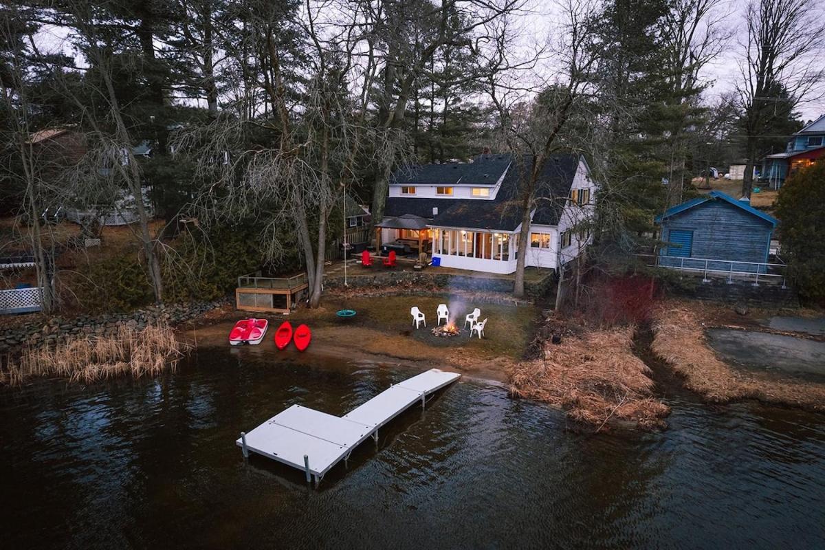 Muskoka Waterfront Cottage - Moon River with HOT TUB