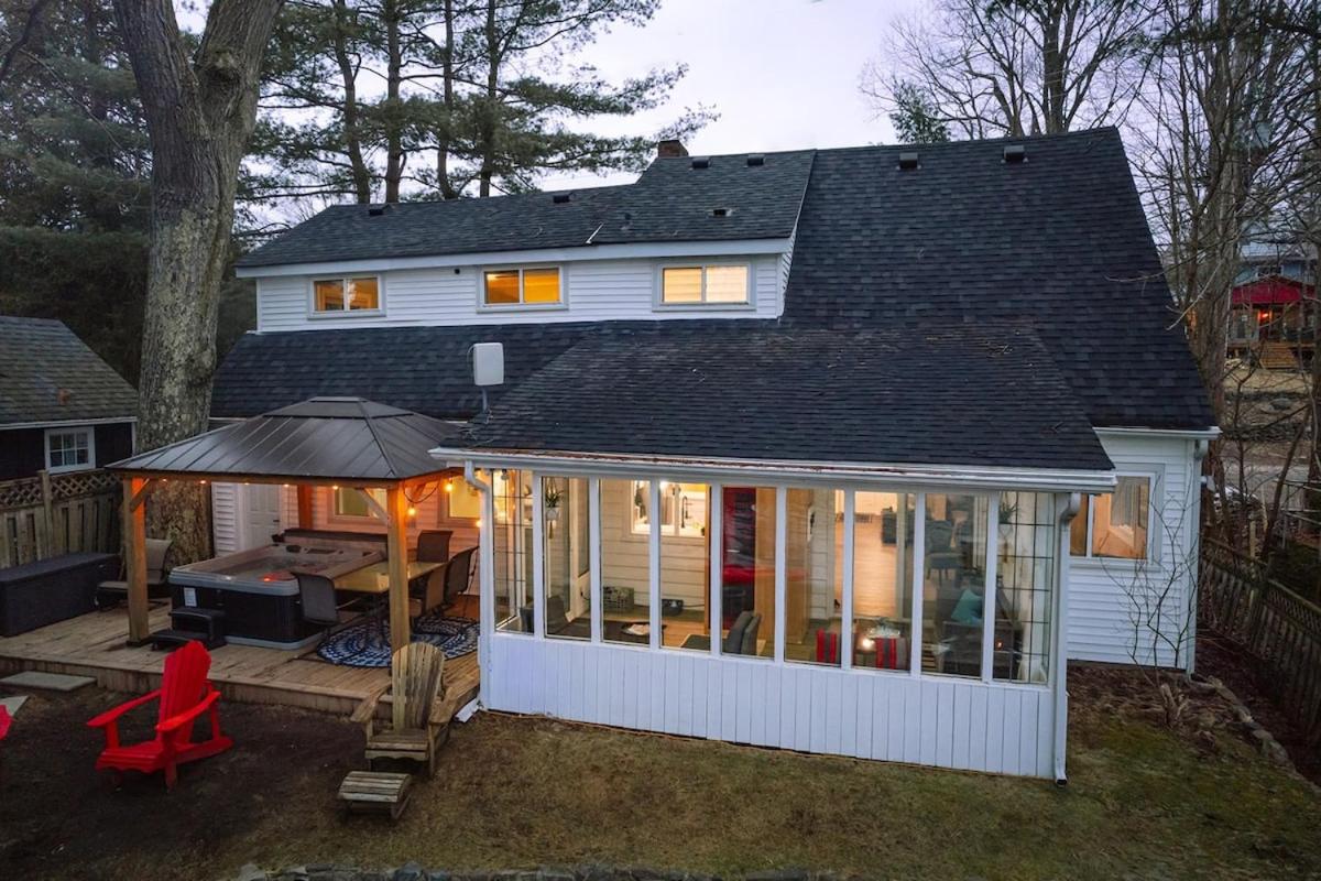 Muskoka Waterfront Cottage - Moon River with HOT TUB