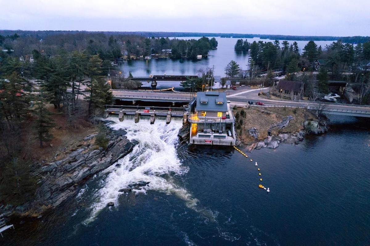 Muskoka Waterfront Cottage - Moon River with HOT TUB