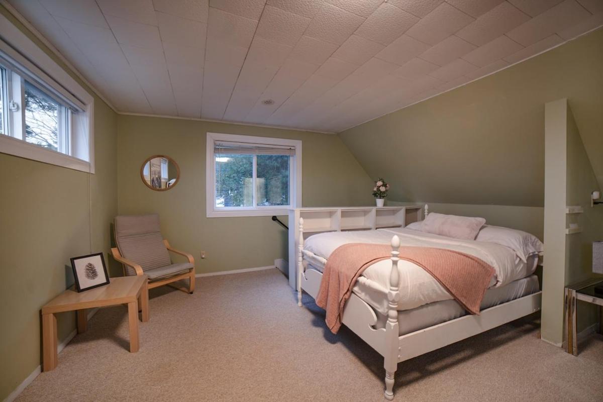 Muskoka Waterfront Cottage - Moon River with HOT TUB