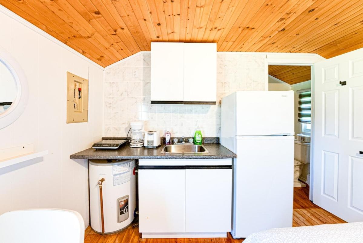 Beach Cabin On Lake Cecebe- Maijac Resort & Marina