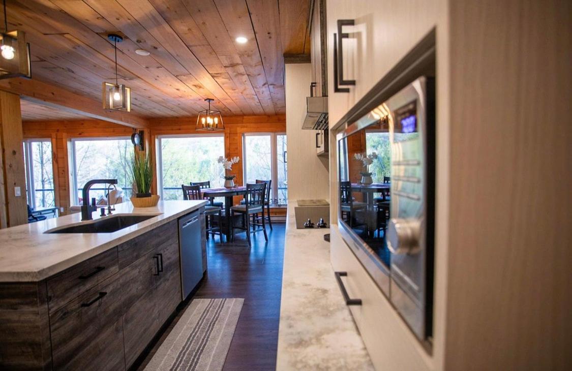 Lakefront Retreat & Panoramic Views With Hot Tub and Sauna