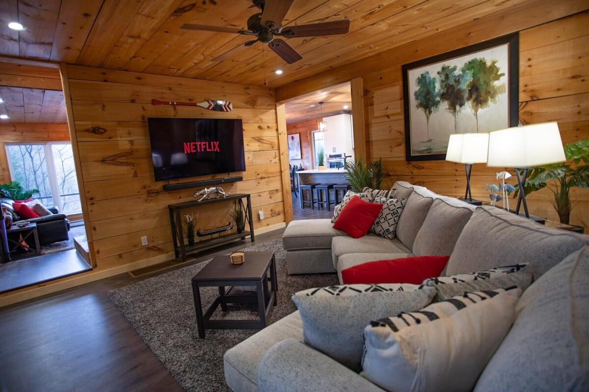 Lakefront Retreat & Panoramic Views With Hot Tub and Sauna
