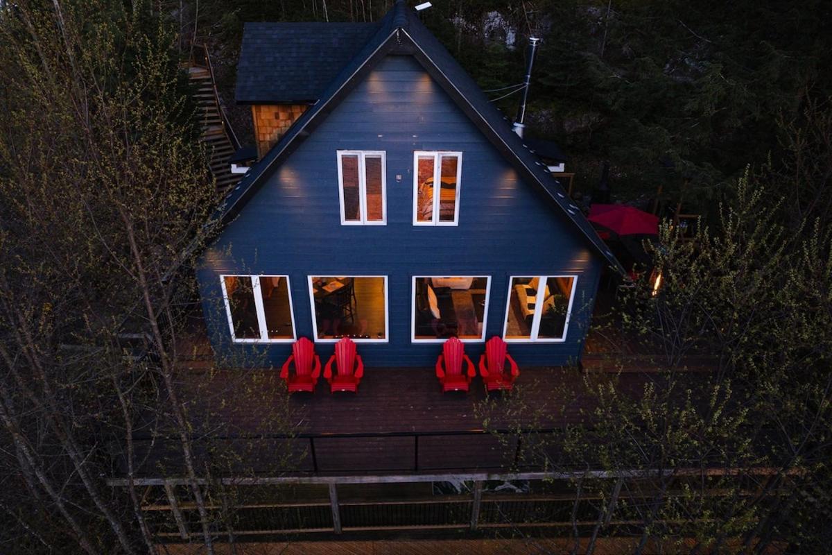 Lakefront Retreat & Panoramic Views With Hot Tub and Sauna