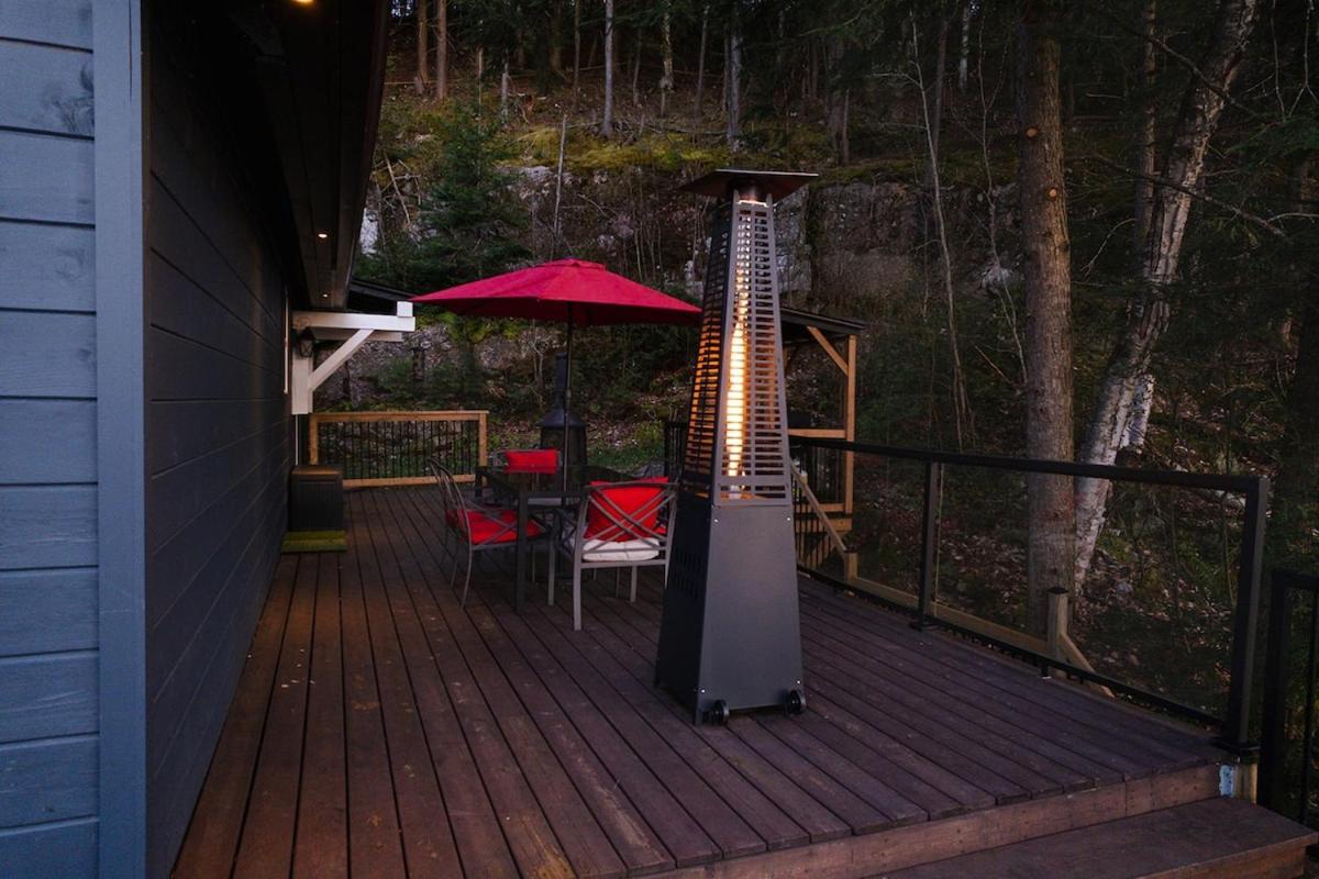 Lakefront Retreat & Panoramic Views With Hot Tub and Sauna