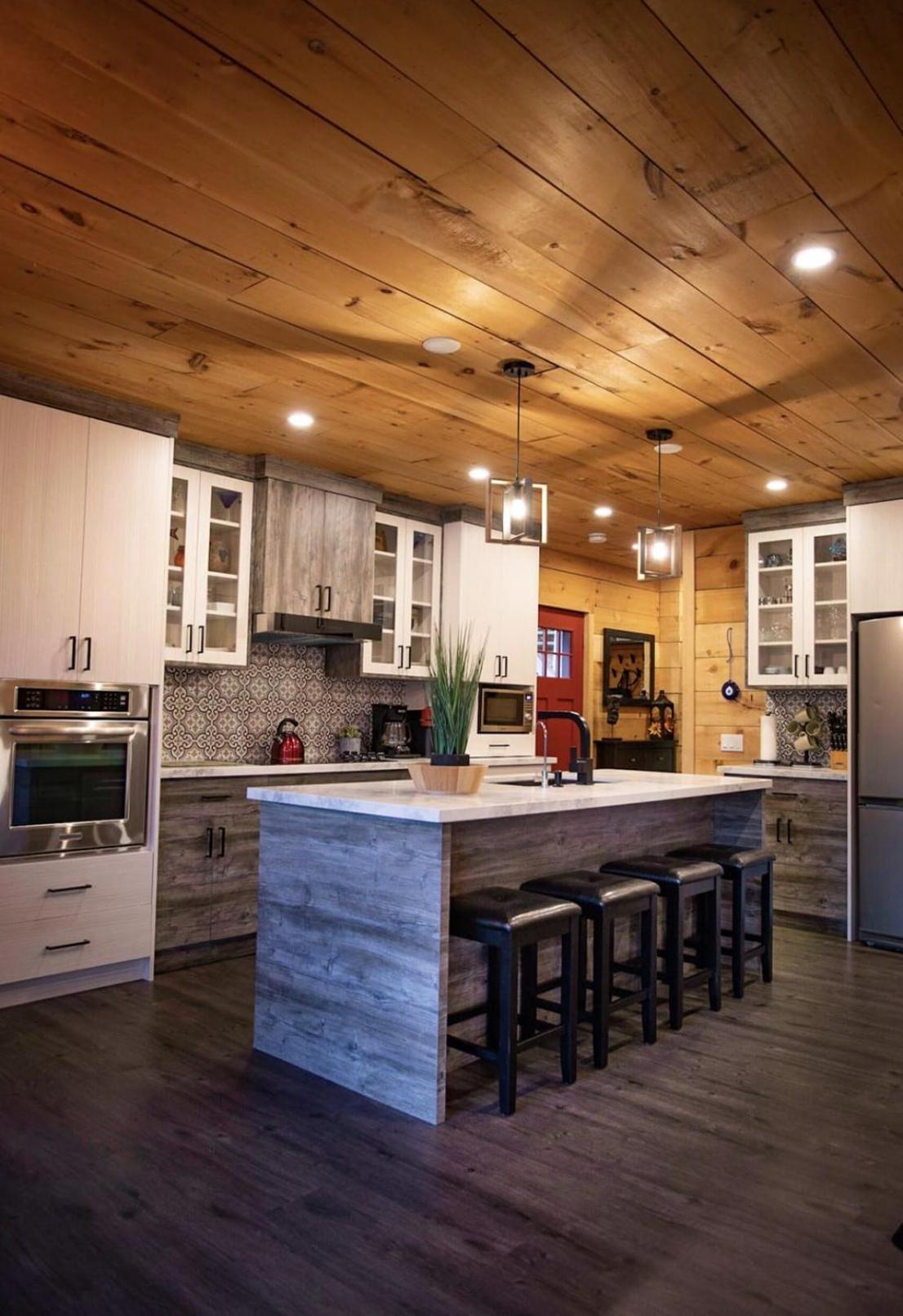 Lakefront Retreat & Panoramic Views With Hot Tub and Sauna