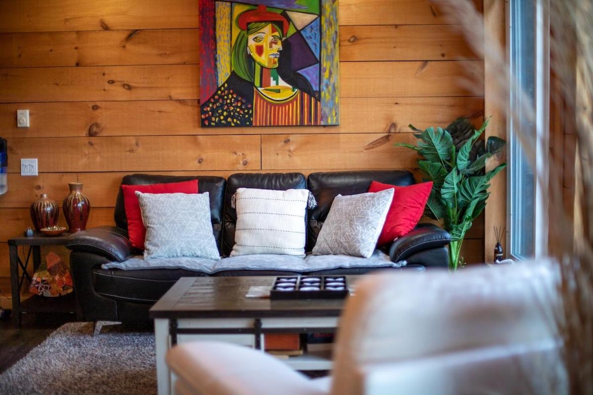 Lakefront Retreat & Panoramic Views With Hot Tub and Sauna
